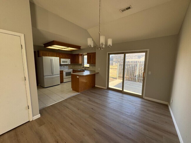 Photo - 410 Trent Ct