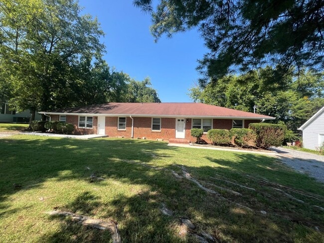 Photo - 1813 Battleground Dr