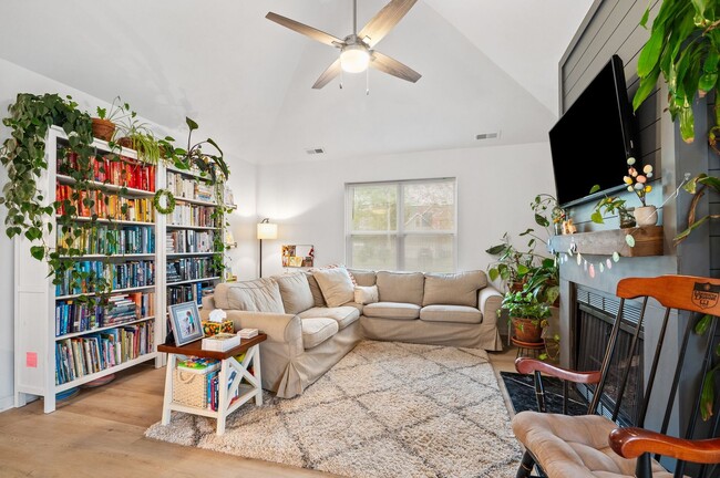 Photo - Updated 3BR/2BA with Garage - 1 mile away ... House