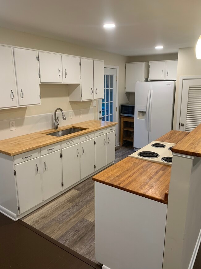 Photo - 110 Randolph Pl E