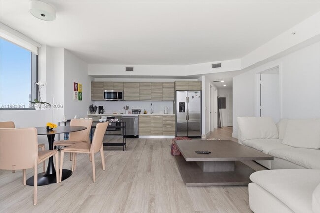 Photo - 121 NE 34th St Unidad 2109