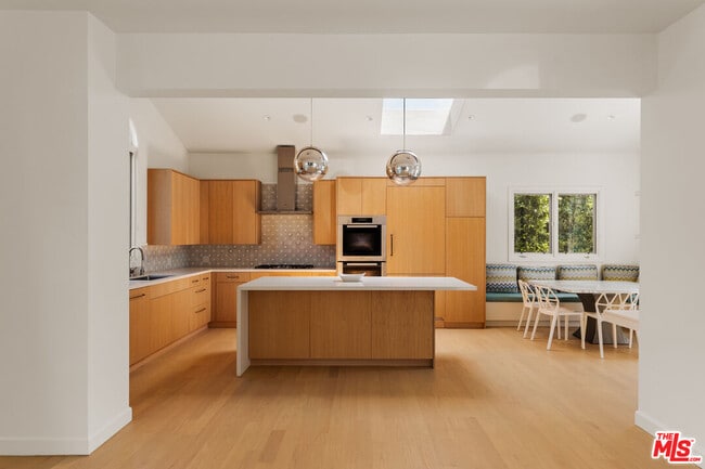 Photo - 647 Toyopa Dr