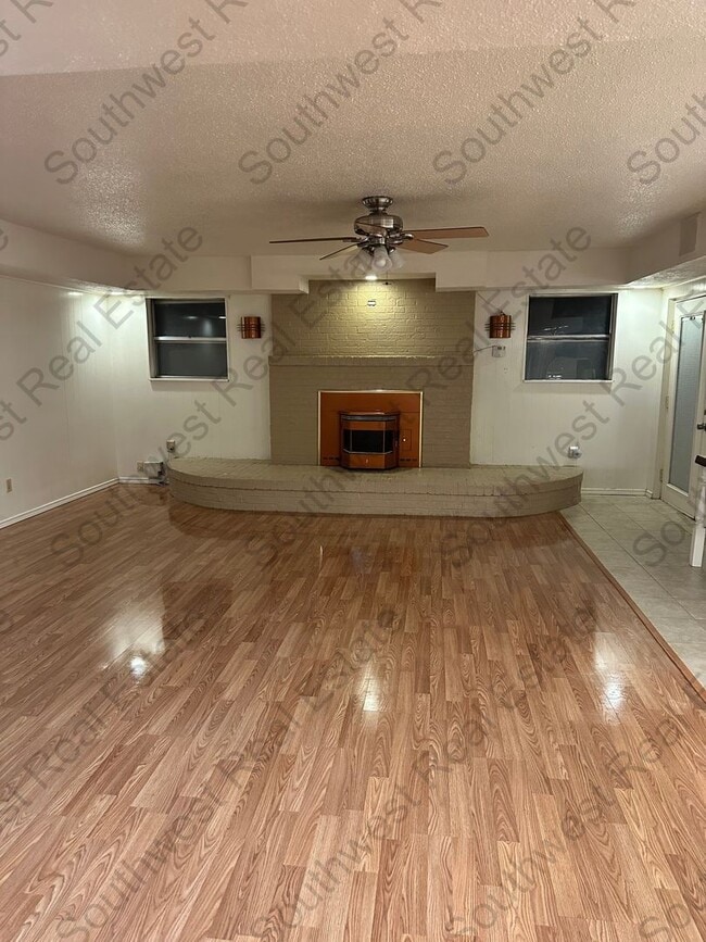 Photo - Spacious 3 bedroom, 2 bathroom Home. PET FRIENDLY!