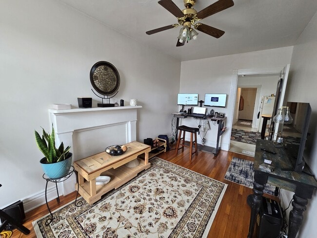 Livingroom - 318 W McMillan St Unit 3F