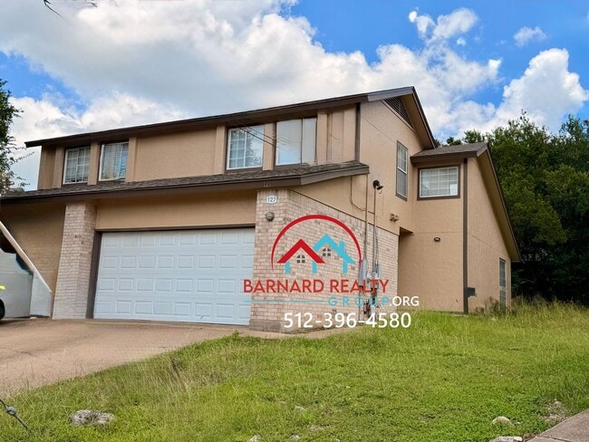 Building Photo - Available July 25: Spacious 3 Bedroom, 2.5 Bath Duplex with Garage