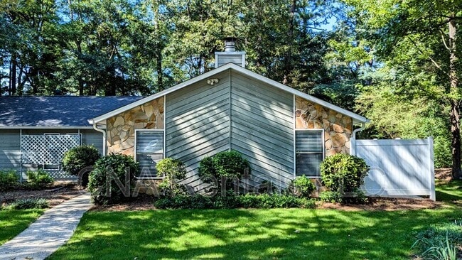 Photo - 1050 Mathews Ct