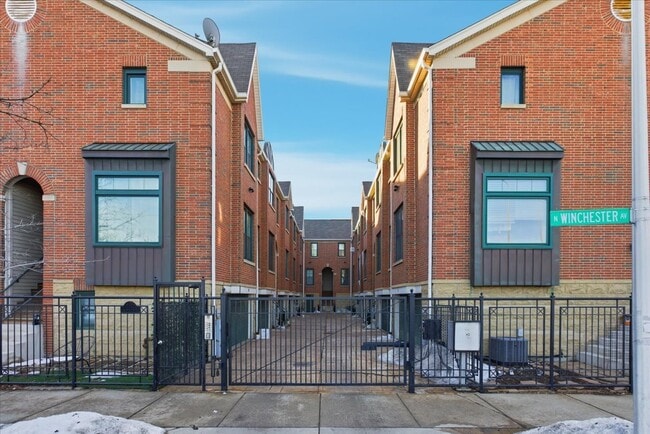 Building Photo - 2140 N Winchester Ave Unit 10