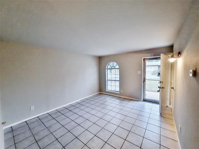 Photo - 911 Elmwood Dr