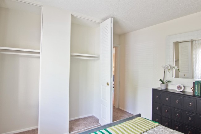 Photo - Lakecrest Apartments