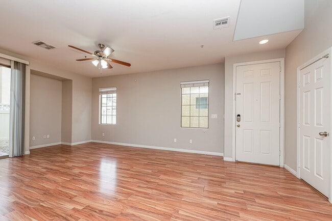 Photo - 712 Cades Cove Ave