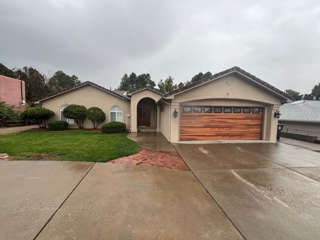 Building Photo - Executive Rental