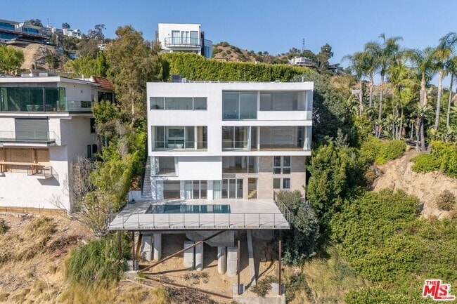 Building Photo - 1853 Sunset Plaza Dr Rental
