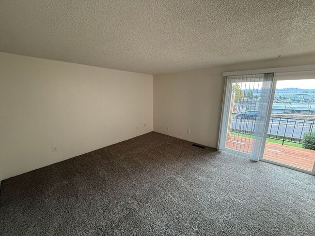 Photo - 653 Glen Creek Rd NW