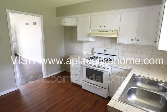 Photo - 2017 S 14th St