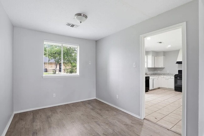 Photo - 12614 Chiswick Rd