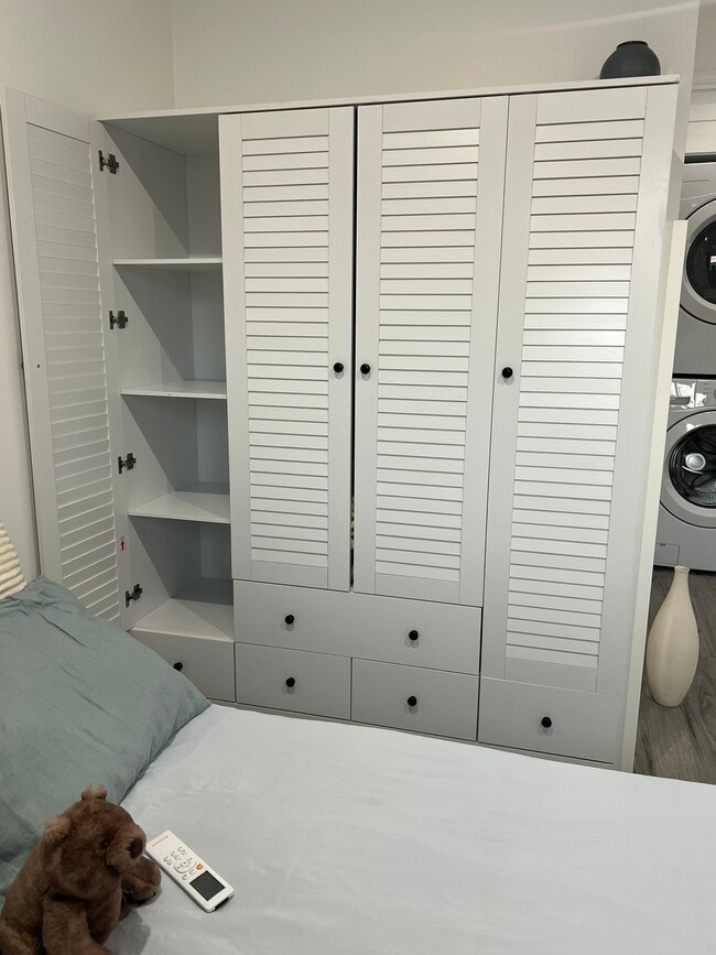 Wardrobe - 4555 Narrot St Unit ADU - 4557