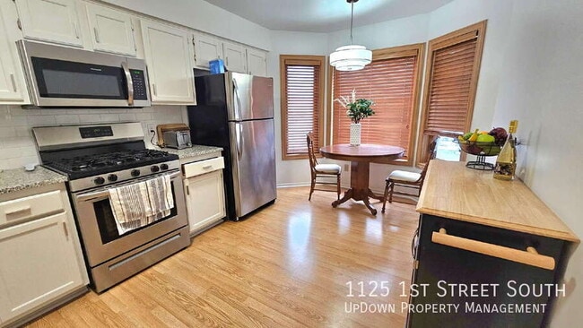 Photo - 1125 1st St S