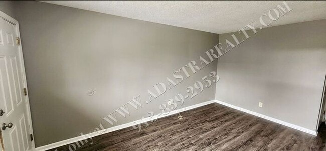 Photo - Cozy 2 Bed 1 Bath Duplex in KCK-Available NOW!!