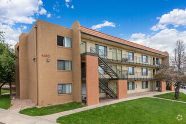 Photo - **MOVE IN SPECIAL**  Come and apply today!! Unidad 310