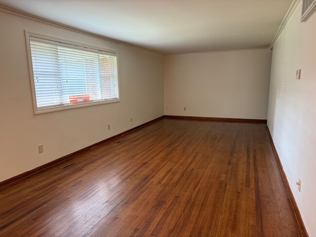 Photo - Charming 3BR 1 BA Home with Renovated Kitchen & In-unit Laundry in Worthington