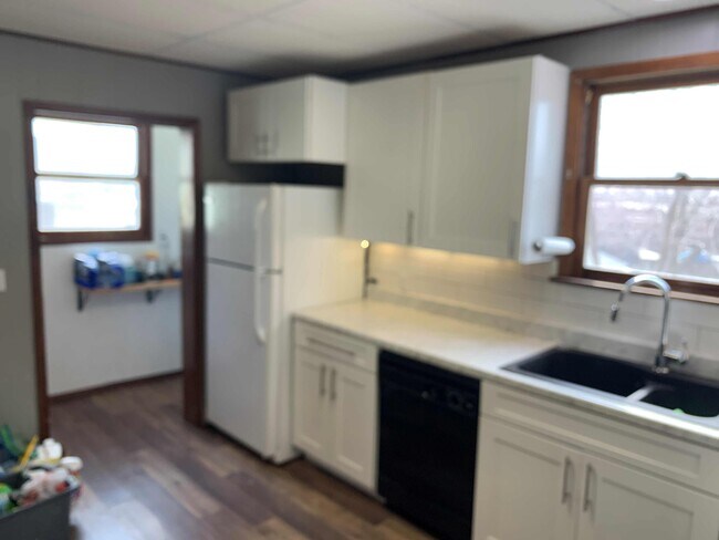 Photo - 2411 Queen St