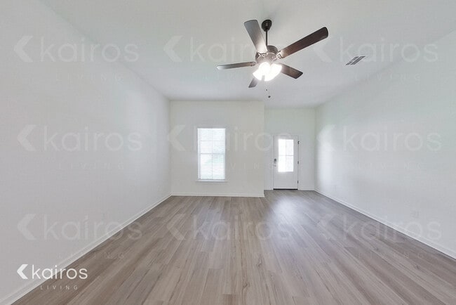 Photo - 106 Teddy Ln