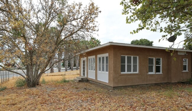 Photo - Country Living in the City