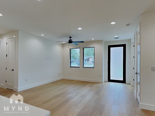 Photo - 1119 Mahan Dr