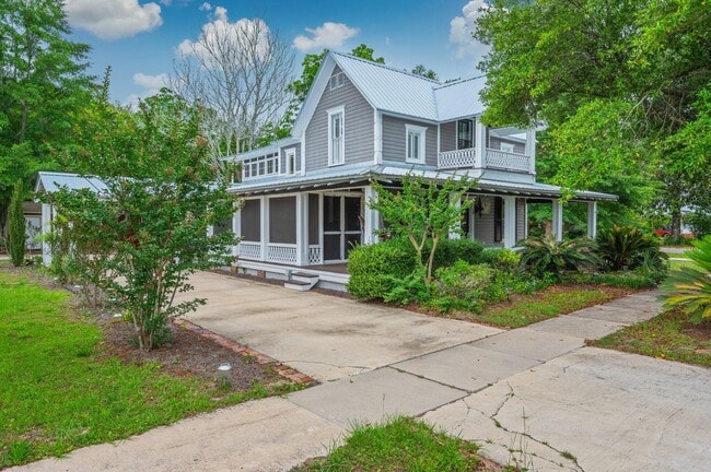 Photo - 54 Plateau Ave