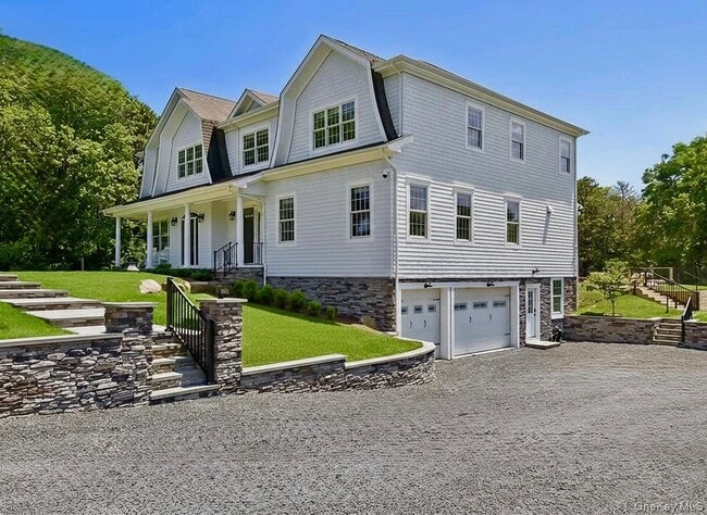 Photo - 490 Montauk Hwy