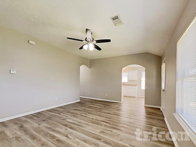 Photo - 224 Kellyn Ct