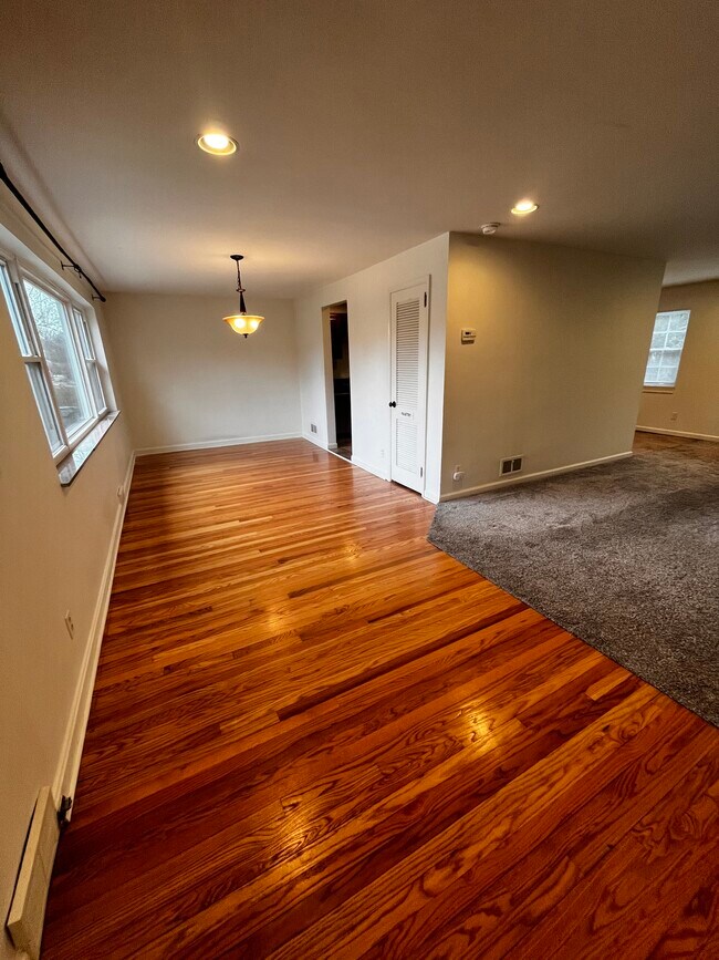 Photo - 137 Wrenwood Ln