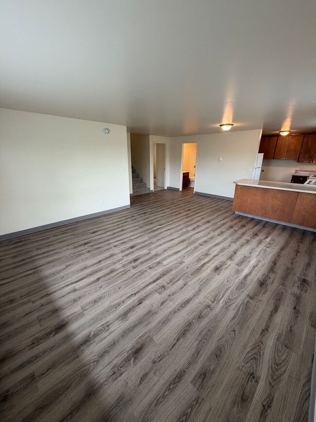 Photo - (526) Halpert Duplexes - 4 Bedroom / 2 Bathroom Unit 1427