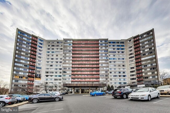 Building Photo - 5340 Holmes Run Pky Unit 909