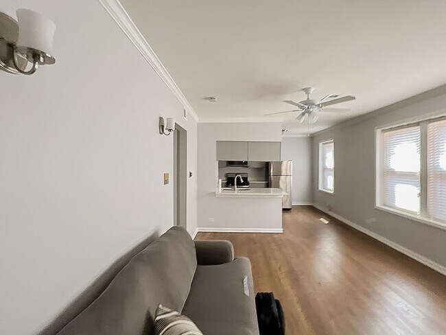 Photo - 3706 N Sheffield Ave Apartments Unit 3712-303
