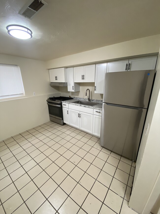 Building Photo - 14 Karnes St Unit 14