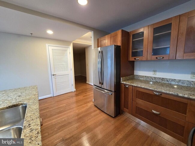 Building Photo - 5750 Bou Ave Unit 618