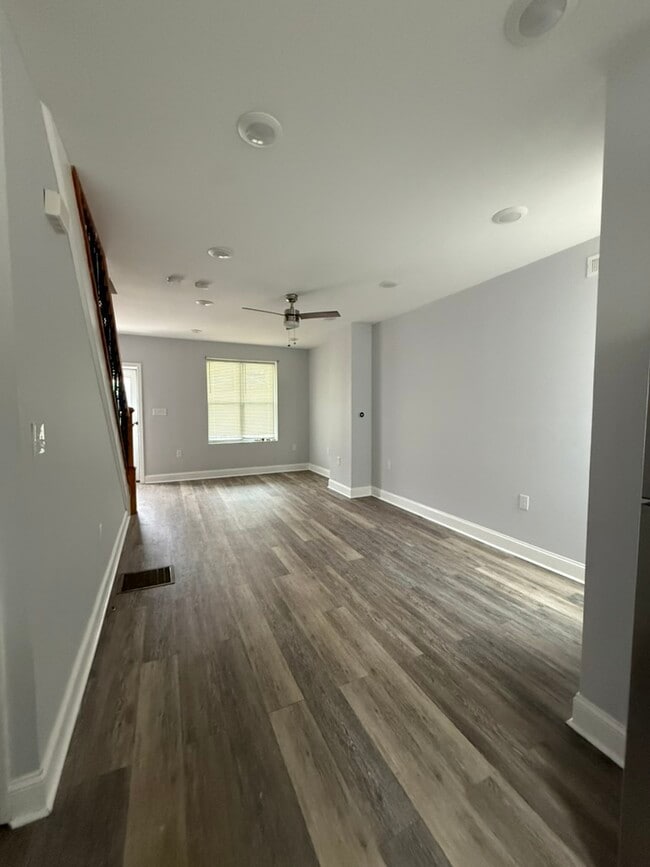 Photo - 5411 Spring St