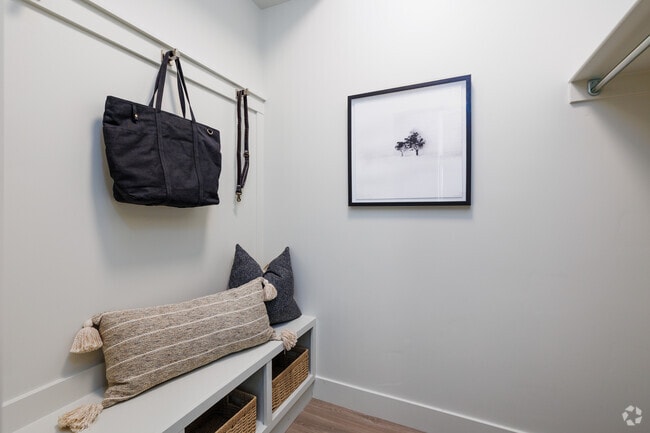 2BR, 2.5BA - 1,291SF - Foyer