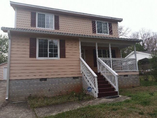Building Photo - Move In Ready 3 Bedroom 2 Full Bath Home! ...