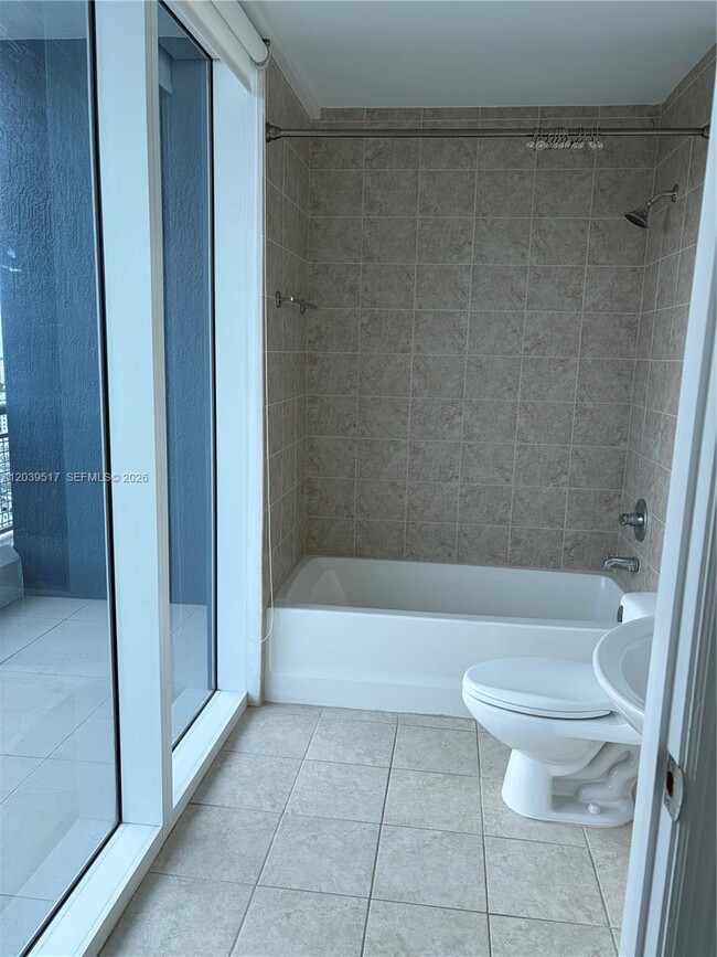 Photo - 60 SW 13th St Unidad 2819