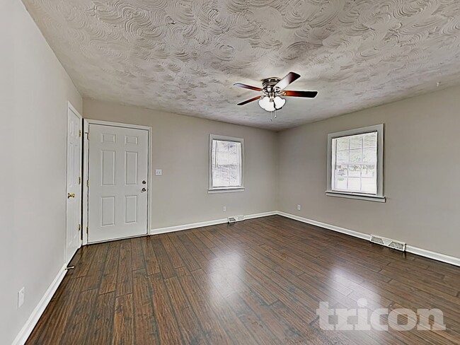 Photo - 4300 Oak Forest Dr