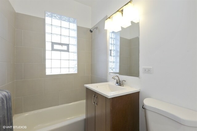 Photo - 2448 W Addison St Unit 3A