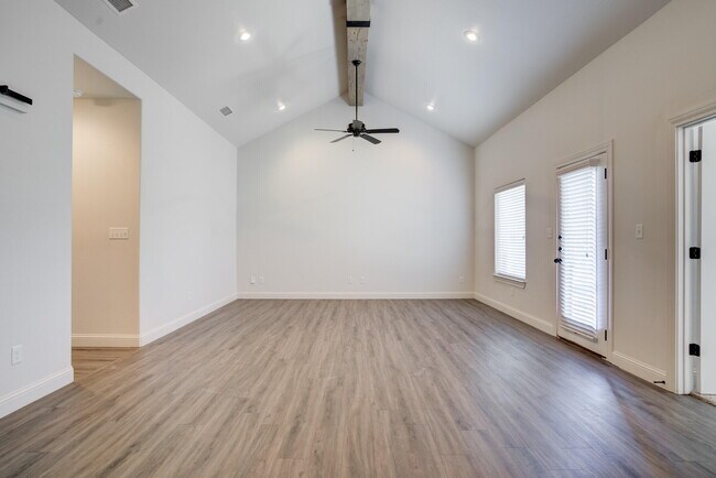 Photo - 2508 112th St
