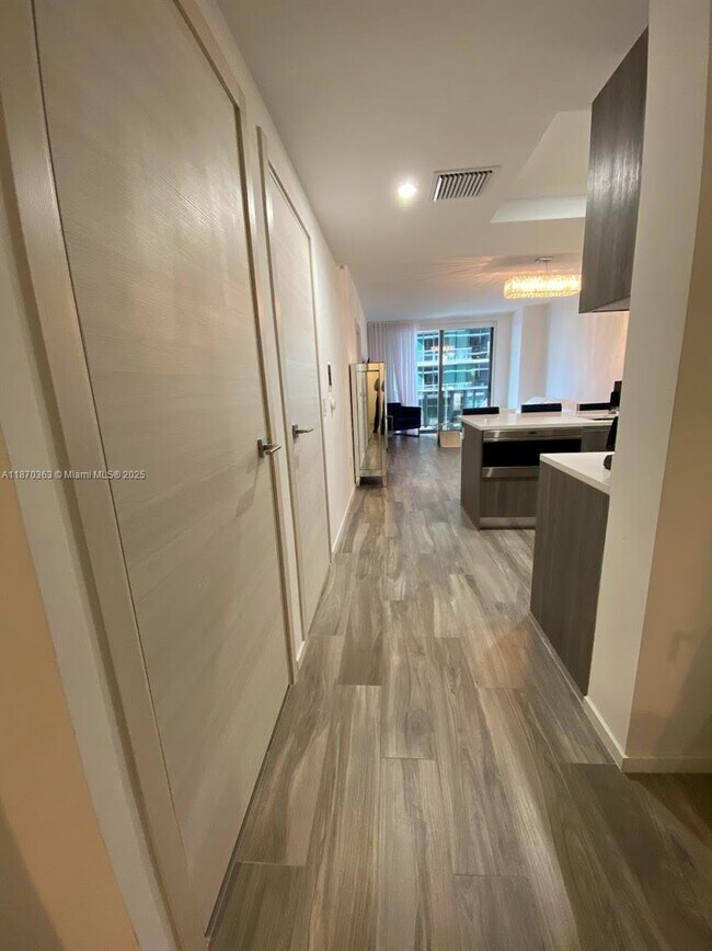 Photo - 801 S Miami Ave Unidad 2008