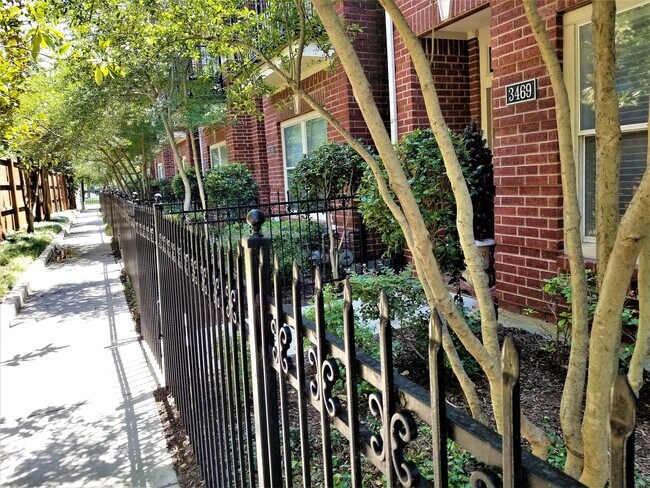 Photo - 3469 Howell St