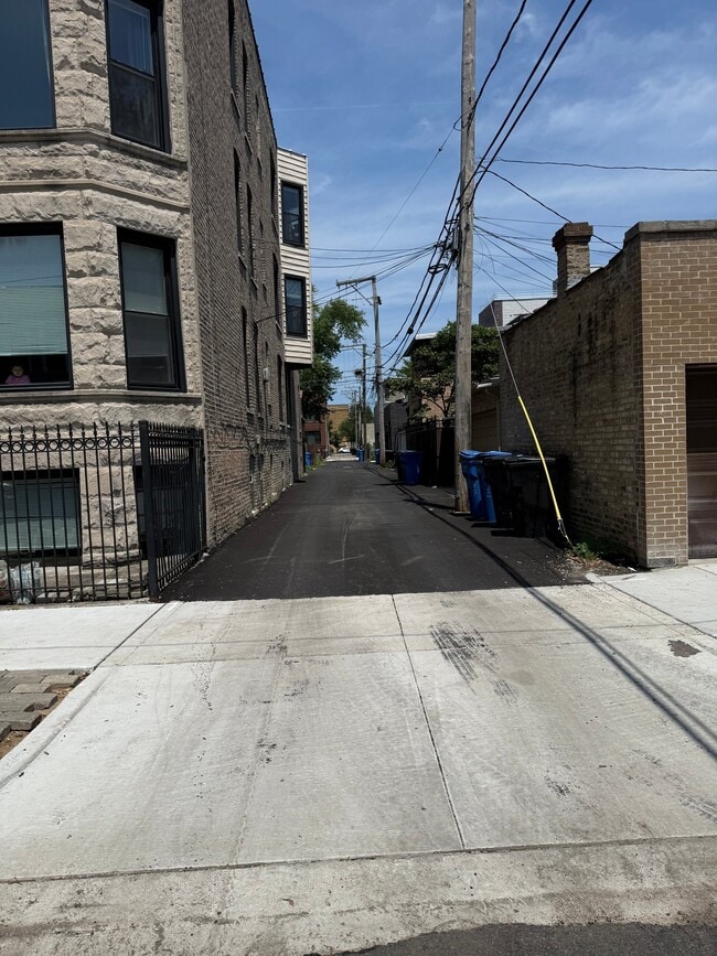 Photo - 2312 W Dickens Ave Unit 2R