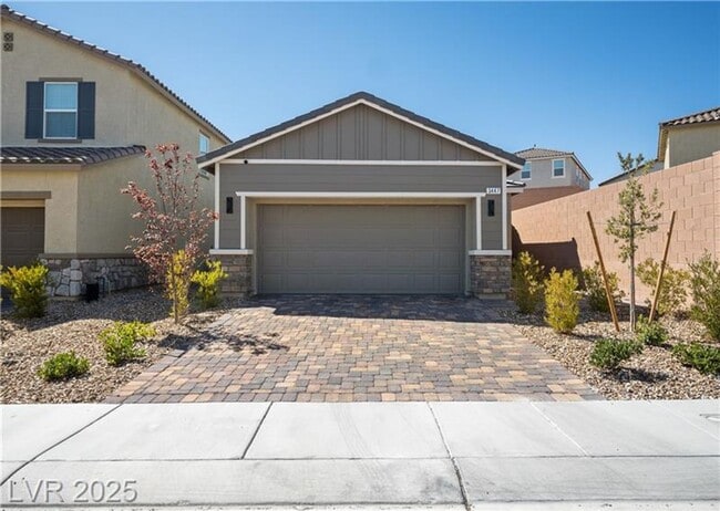 Building Photo - Single Story 3 bedroom, 2 bath home in the...