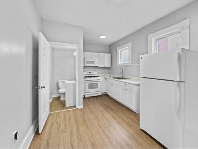 Photo - 931-933-933 Essex St Unit 931-2