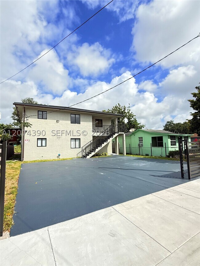 Building Photo - 2057 Washington 2 Unit 2